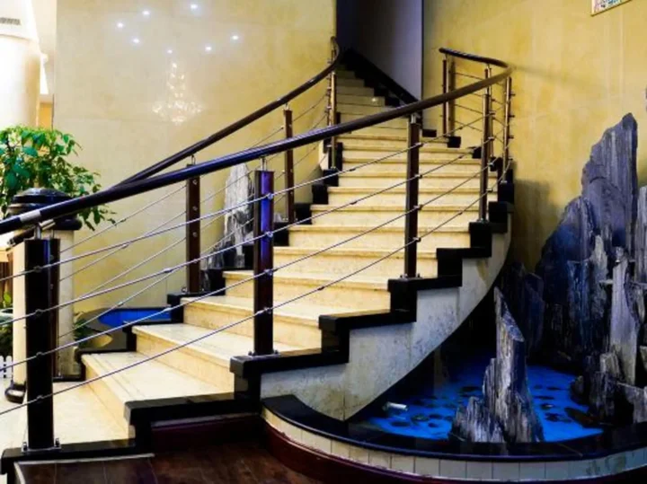 Эньши: Hefeng Huarong Business Hotel