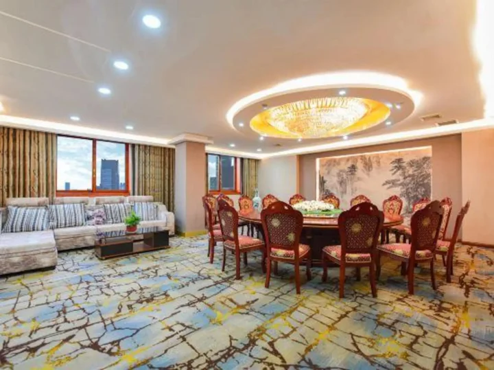 Эньши: Hefeng Huarong Business Hotel