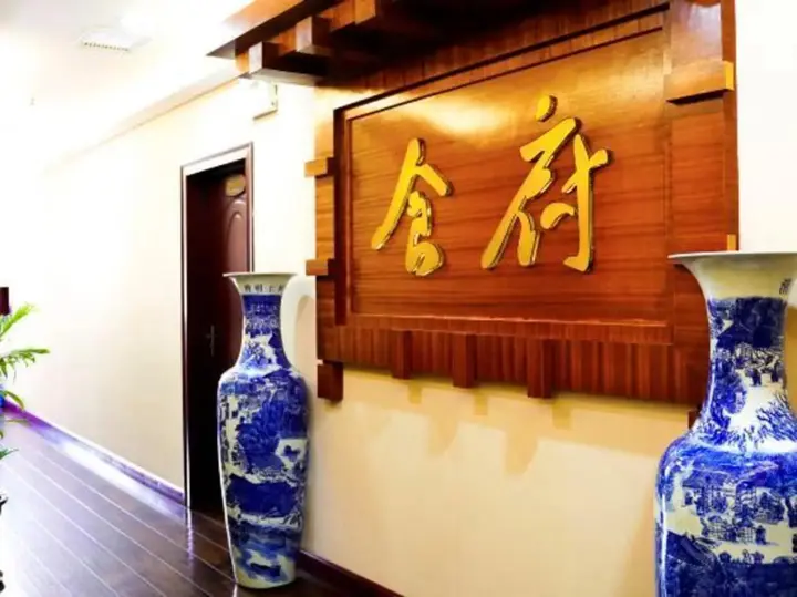 Эньши: Hefeng Huarong Business Hotel