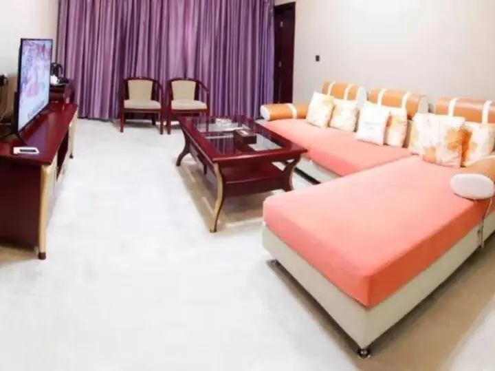 Эньши: Hefeng Huarong Business Hotel