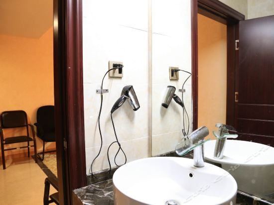 Бэйхай: Private Business Hotel (Beihai Ningchuncheng High Speed Rail Station)
