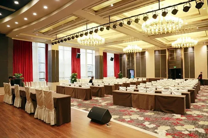 Чунцин: Rezen Kingtown Hotel (Chongqing Ranjiaba)