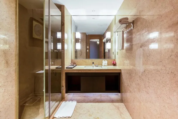 Чунцин: Rezen Kingtown Hotel (Chongqing Ranjiaba)