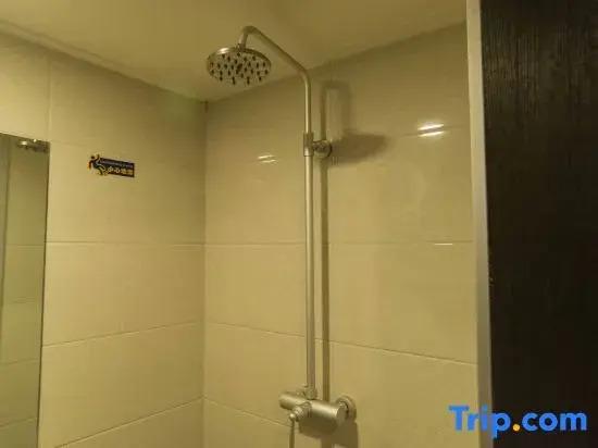 Харбин: Xinjinjue Hotel