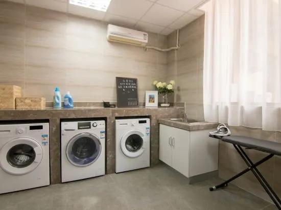 Пекин: Home Inn Plus (Beijing South Railway Station South Square)