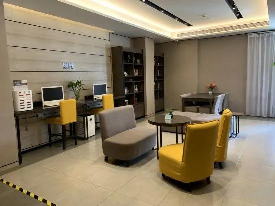 Пекин: Home Inn Plus (Beijing South Railway Station South Square)