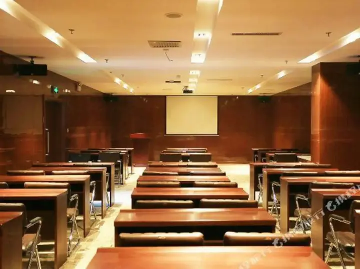 Дацин: Yating Business Hotel