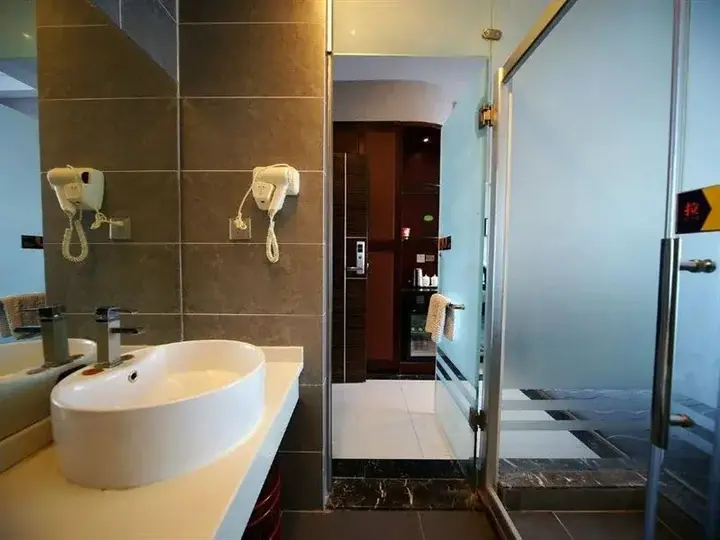 Наньнин: Juyi Kaixuan Hotel