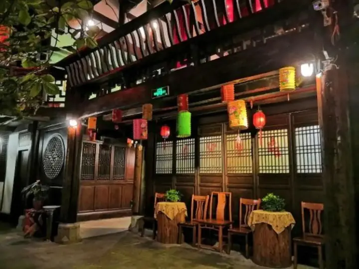 Наньчун: Langzhong Hou Family Courtyard Inn