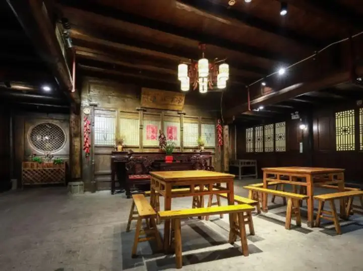 Наньчун: Langzhong Hou Family Courtyard Inn