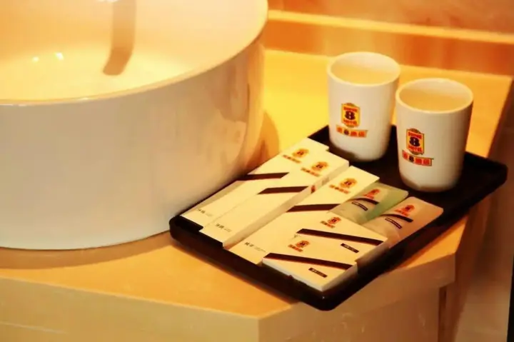 Далянь: Super 8 Hotel (Dalian Lvshunkou)