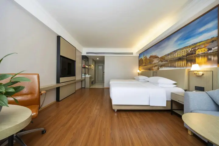 Чанша: Vienna Hotel (Changsha Ningxiang West High-speed Railway Station Emerald Lake Store)