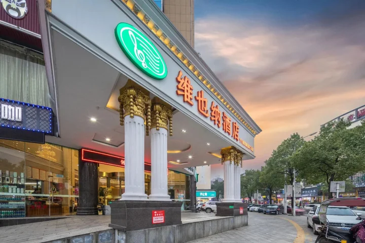 Чанша: Vienna Hotel (Changsha Ningxiang West High-speed Railway Station Emerald Lake Store)