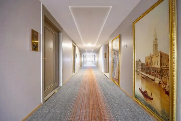 Чанша: Vienna Hotel (Changsha Ningxiang West High-speed Railway Station Emerald Lake Store)