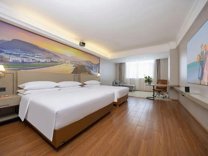 Чанша: Vienna Hotel (Changsha Ningxiang West High-speed Railway Station Emerald Lake Store)