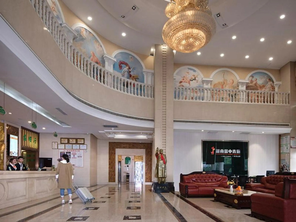 Чанша: Vienna Hotel (Changsha Ningxiang West High-speed Railway Station Emerald Lake Store)