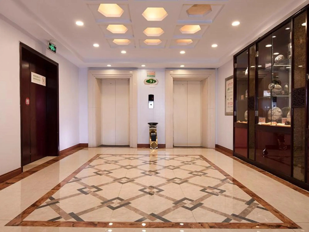 Чанша: Vienna Hotel (Changsha Ningxiang West High-speed Railway Station Emerald Lake Store)