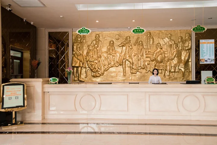 Чанша: Vienna Hotel (Changsha Ningxiang West High-speed Railway Station Emerald Lake Store)