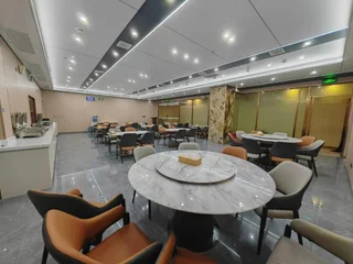 Чанша: Vienna Hotel (Changsha Ningxiang West High-speed Railway Station Emerald Lake Store)