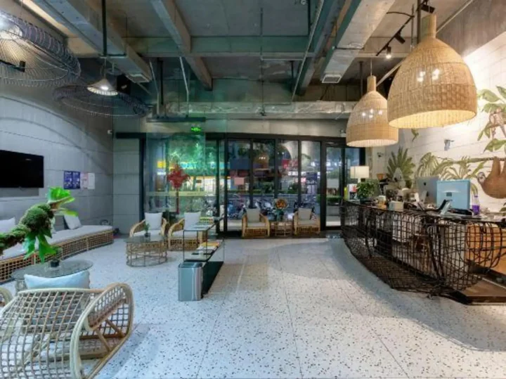 Чжэнчжоу: Jue Hotel (Greenbelt Window of Zhengzhou High-speed Railway East Station)
