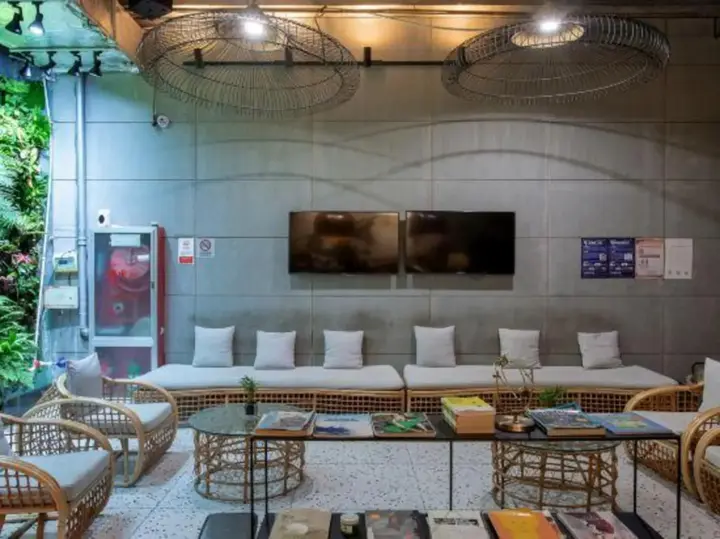 Чжэнчжоу: Jue Hotel (Greenbelt Window of Zhengzhou High-speed Railway East Station)