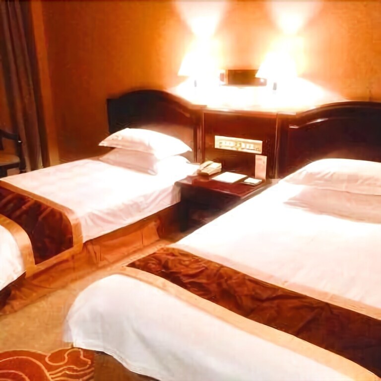 Лохэ: Jin Du Hotel
