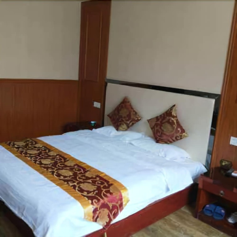 Цзинин: Jinxiu Lidu Holiday Hotel