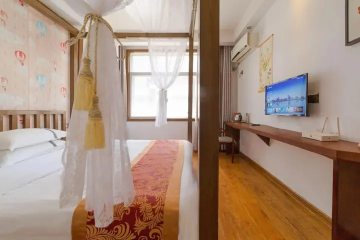 Чжанцзяцзе: Huatianju Inn