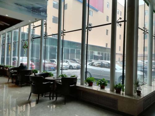 Харбин: 哈尔滨龙门财富商务酒店