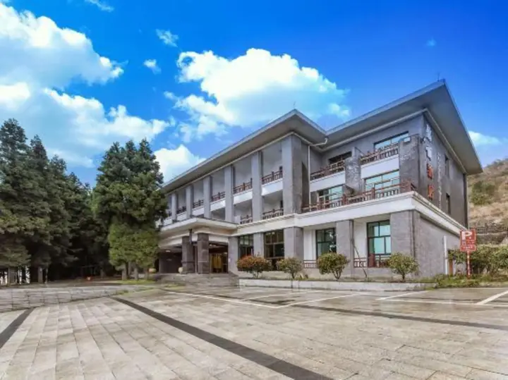 Эньши: Mingyu Longgang Holiday Hotel