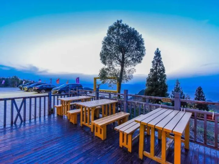 Эньши: Mingyu Longgang Holiday Hotel