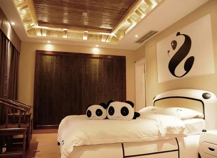 Лешан: Many Panda Inn Emeishan