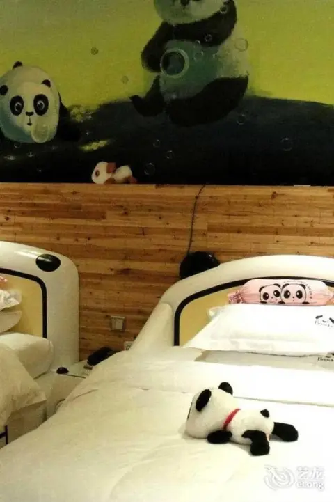 Лешан: Many Panda Inn Emeishan