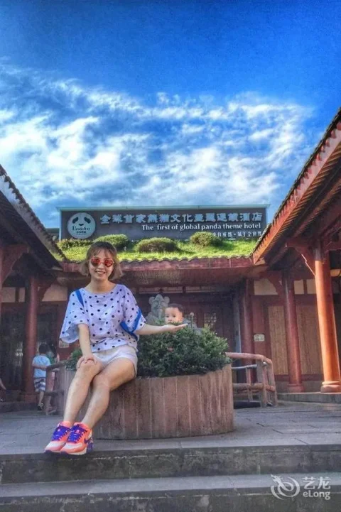 Лешан: Many Panda Inn Emeishan