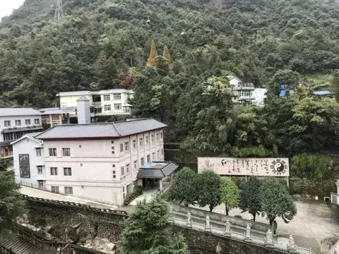 Шанграо: Jindu Nanxing Hotel (Sanqing Mountain Taoist Theme Hotel)