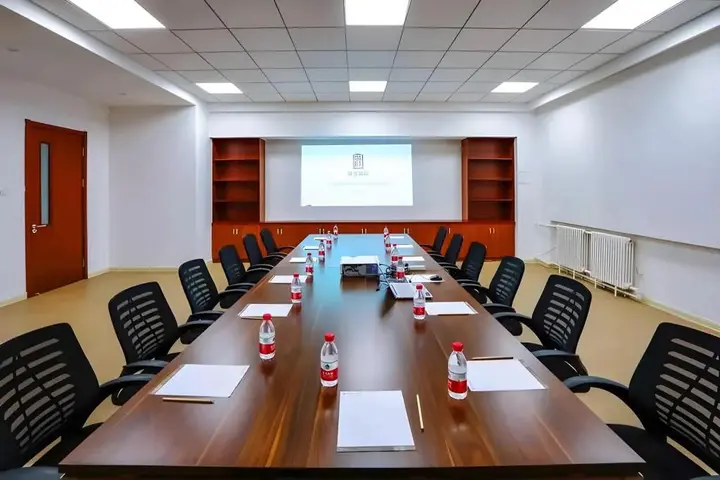 Далянь: Home Inn Plus (Dalian Development Zone Jinma Road Wanda Plaza)