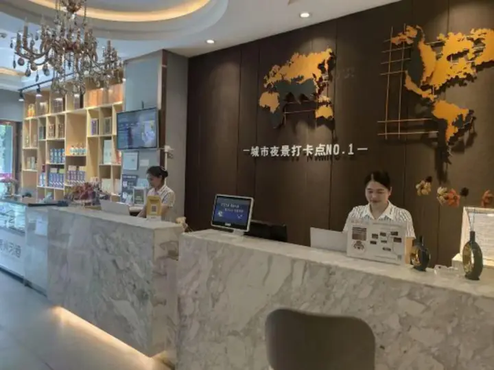 Каили: Kaili New Century Hotel (Grand Cross of International Trade Shopping Center)