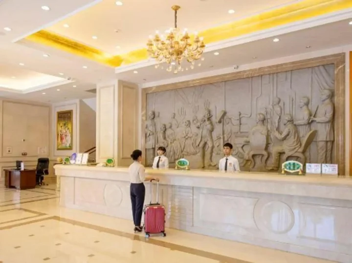 Янгиианг: Vienna International Hotel  Yangjiang Hailing Island Dajiao Bay Scenic