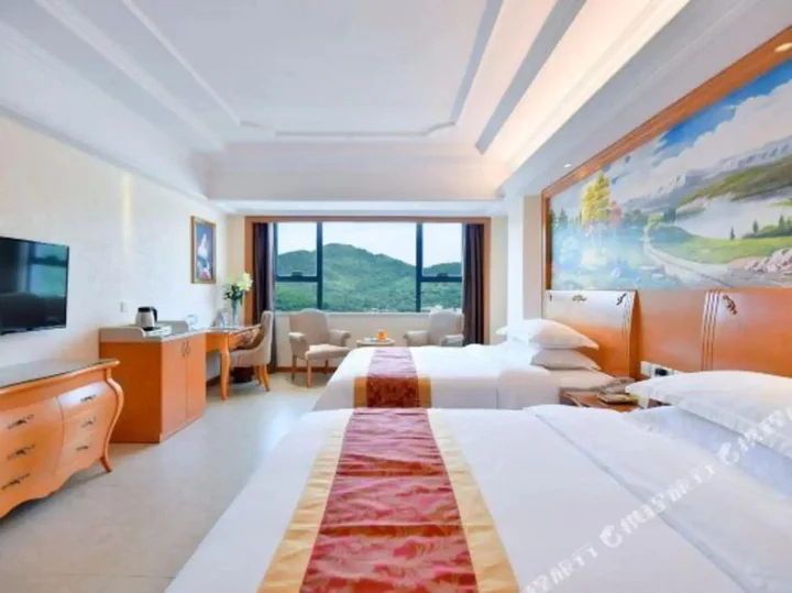 Янгиианг: Vienna International Hotel  Yangjiang Hailing Island Dajiao Bay Scenic