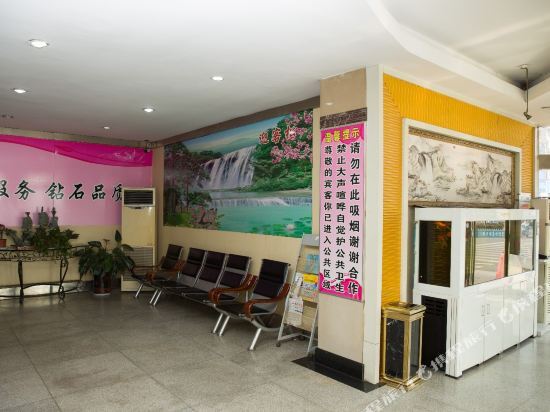 Цзинин: Jinzuan 100 Holiday Hotel