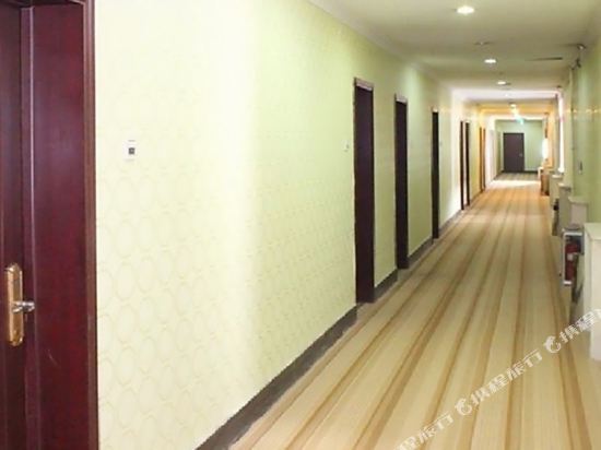 Цзинин: Jinzuan 100 Holiday Hotel