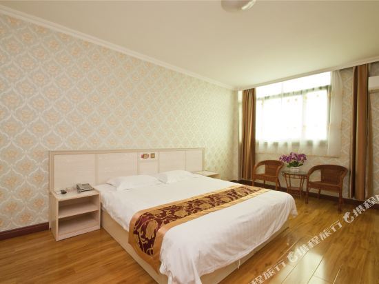 Цзинин: Jinzuan 100 Holiday Hotel