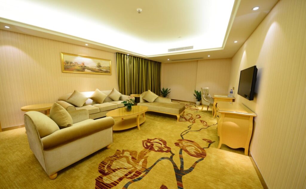 Шэньчжэнь: Venus International Shajing Heyi