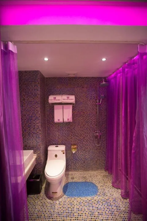 Лоян: Luoyang Love Romantic Scene Hotel