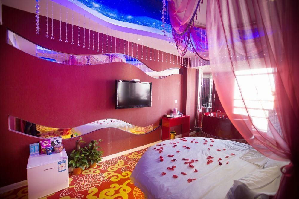 Лоян: Luoyang Love Romantic Scene Hotel