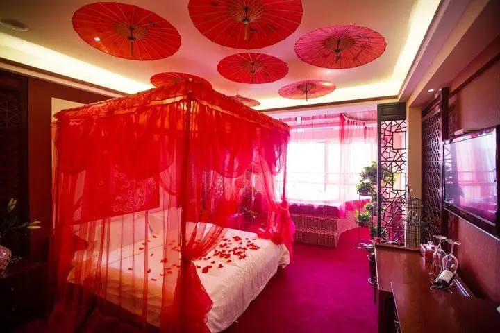 Лоян: Luoyang Love Romantic Scene Hotel