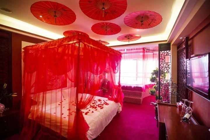 Лоян: Luoyang Love Romantic Scene Hotel