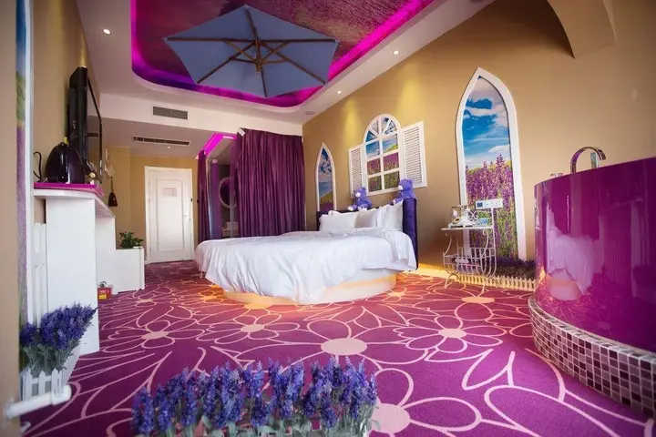 Лоян: Luoyang Love Romantic Scene Hotel