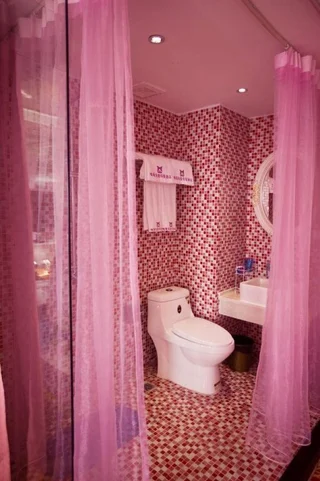 Лоян: Luoyang Love Romantic Scene Hotel
