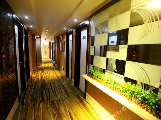 Nanchang TOP Liyuan E-sports Hotel — фото 1